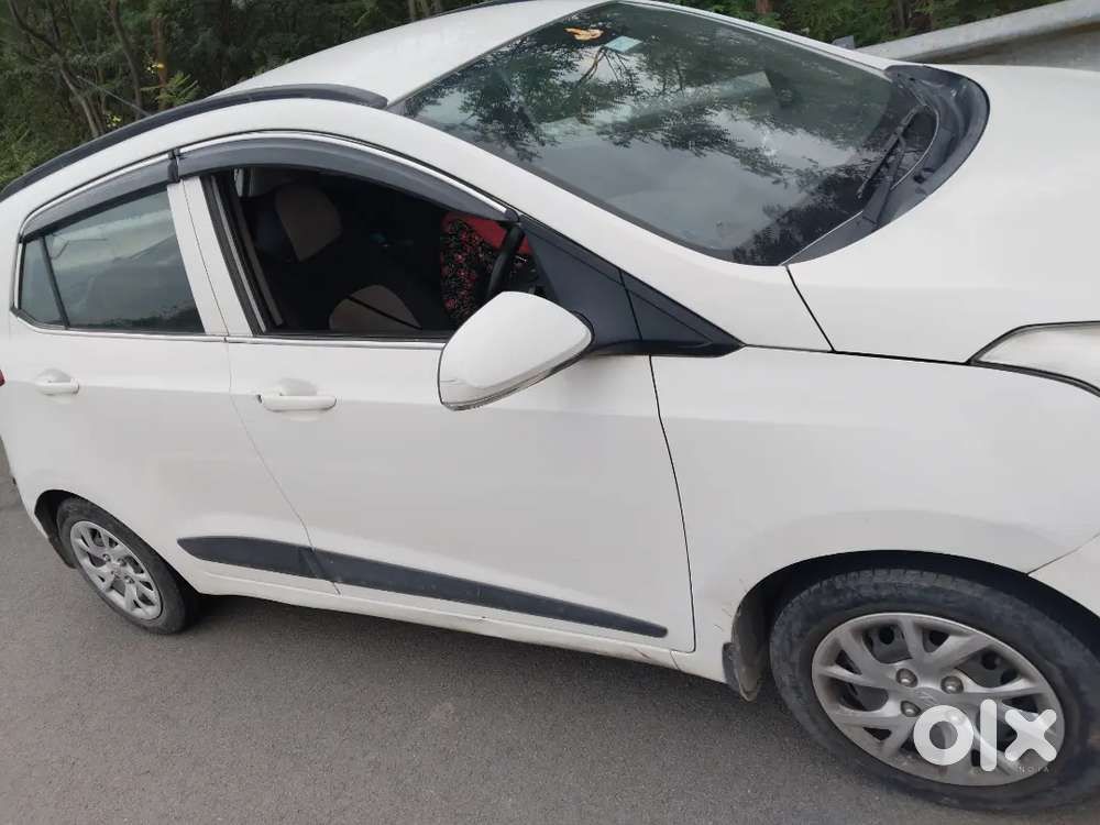 Hyundai Grand I10 2017 Petrol 60000 Km Driven