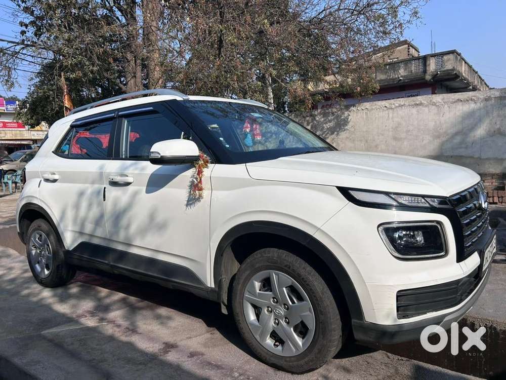 Hyundai Venue 2022 Petrol 30000 Km Driven