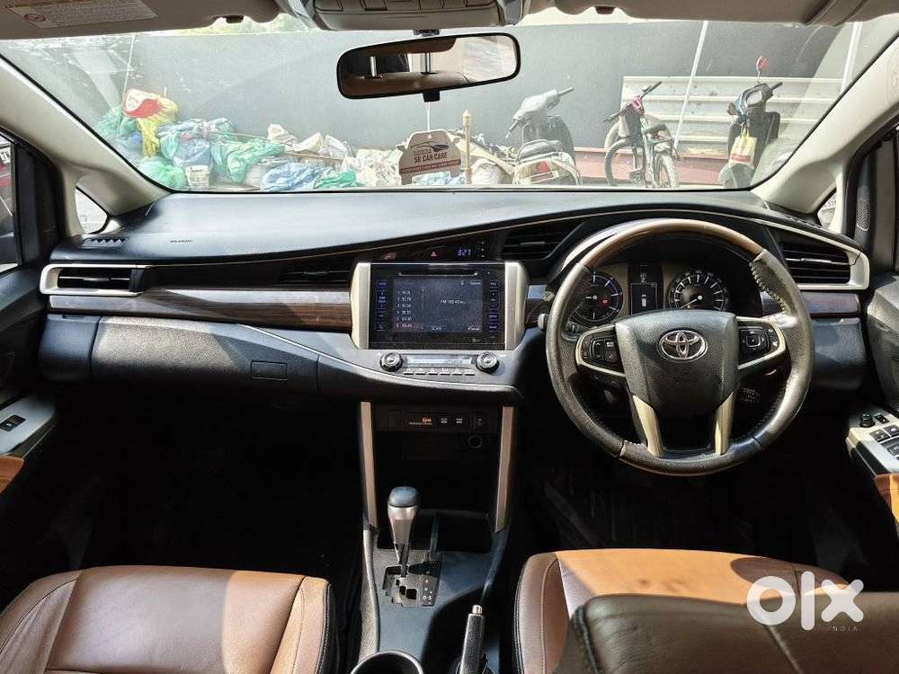 Toyota Innova Crysta 2.8z Automatic, 2016, Diesel