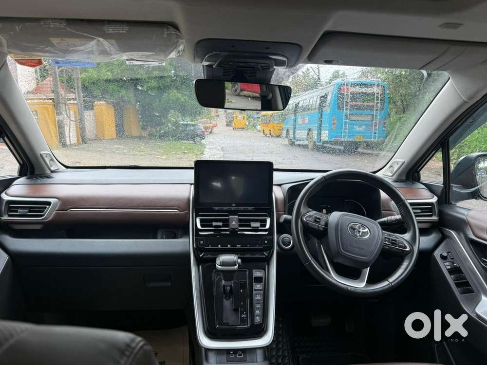 Innova Hycross