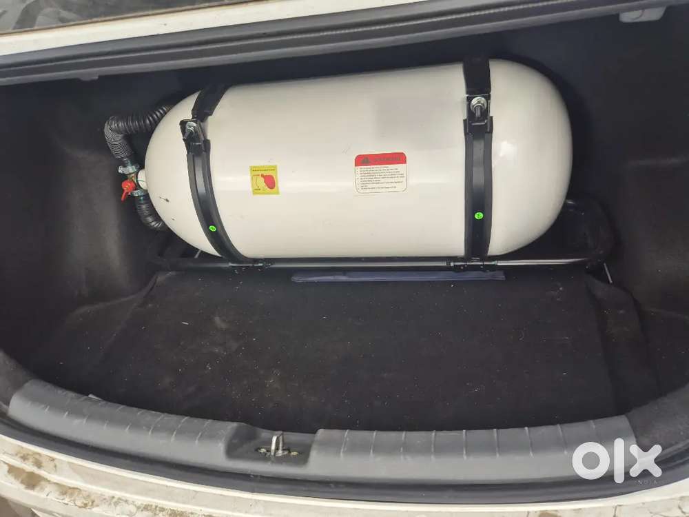 Hyundai Aura 2025 Petrol/cng 56500 Km Driven