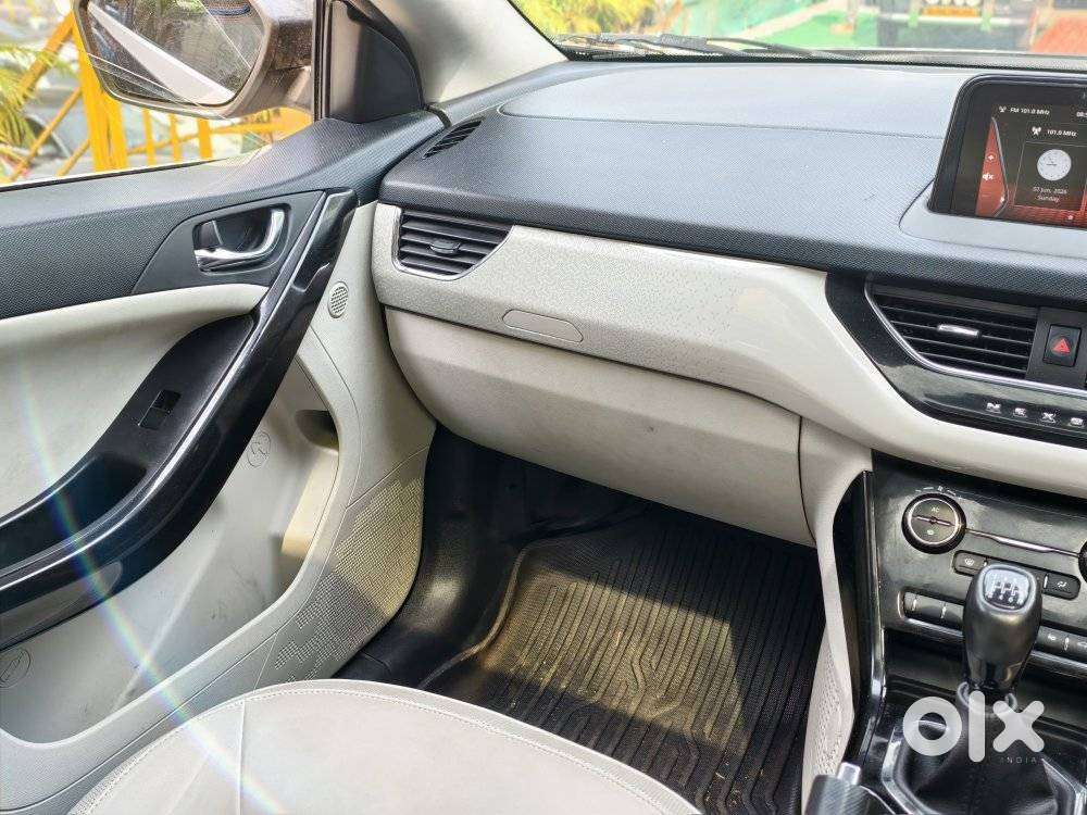 Tata Nexon 1.2 Revotron Xz Plus Dual Tone, 2023, Petrol