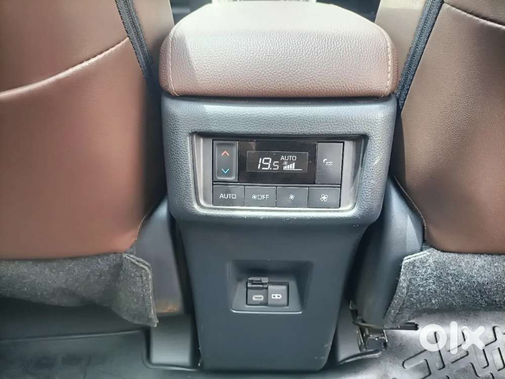 Toyota Innova Hycross 2.0 Zx (o) Hybrid 7 Str, 2024, Petrol