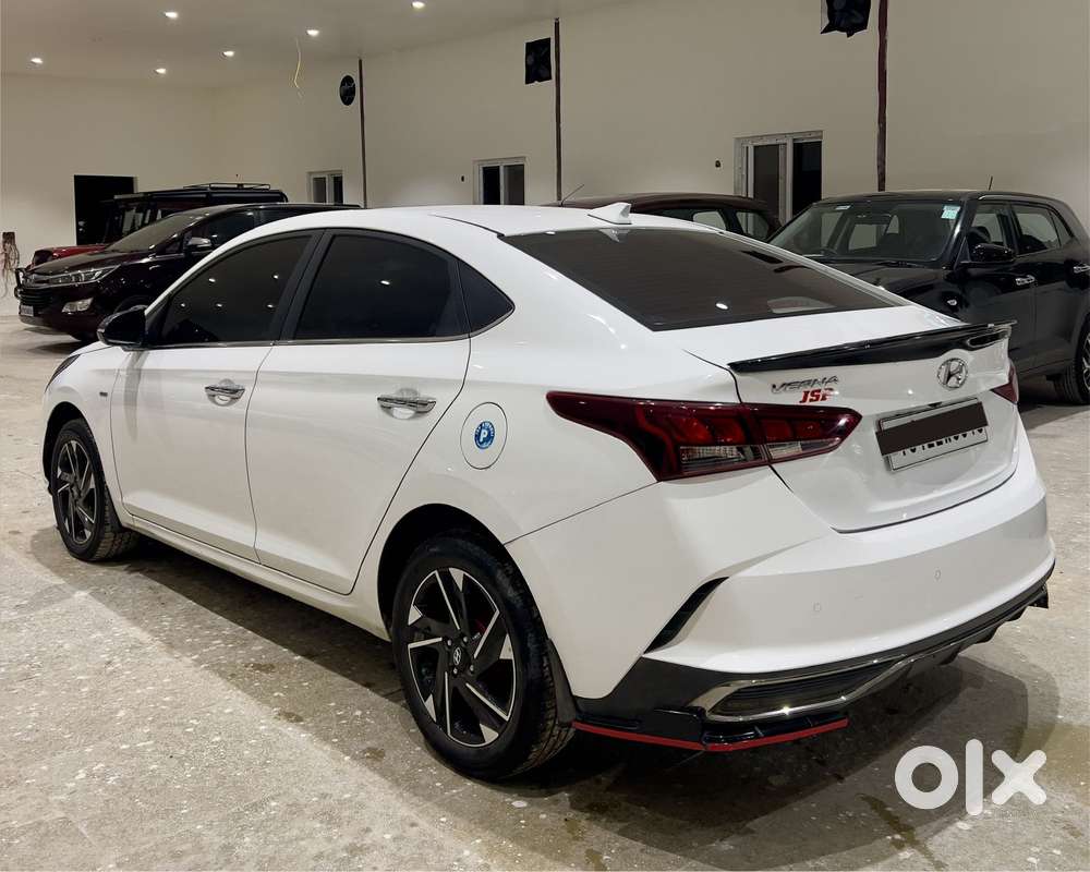 Hyundai Verna 1.5 Sx (o) Ivt, 2022, Petrol