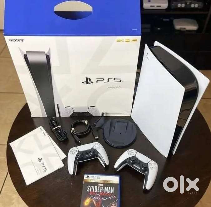 Sony playstation ps5 slim disc edition new condition with controller