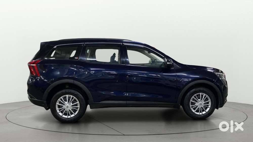 Mahindra Xuv700 2.0 Ax 3 Petrol Mt 5 Str, 2022, Petrol