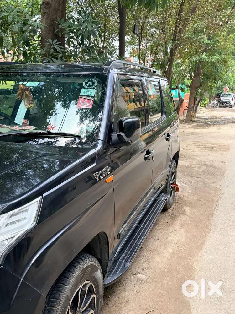 Black Colour Mahindra Tuv 300