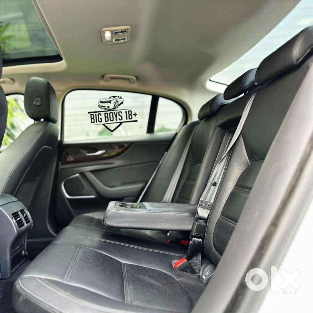 Jaguar Xe Portfolio, 2021, Petrol