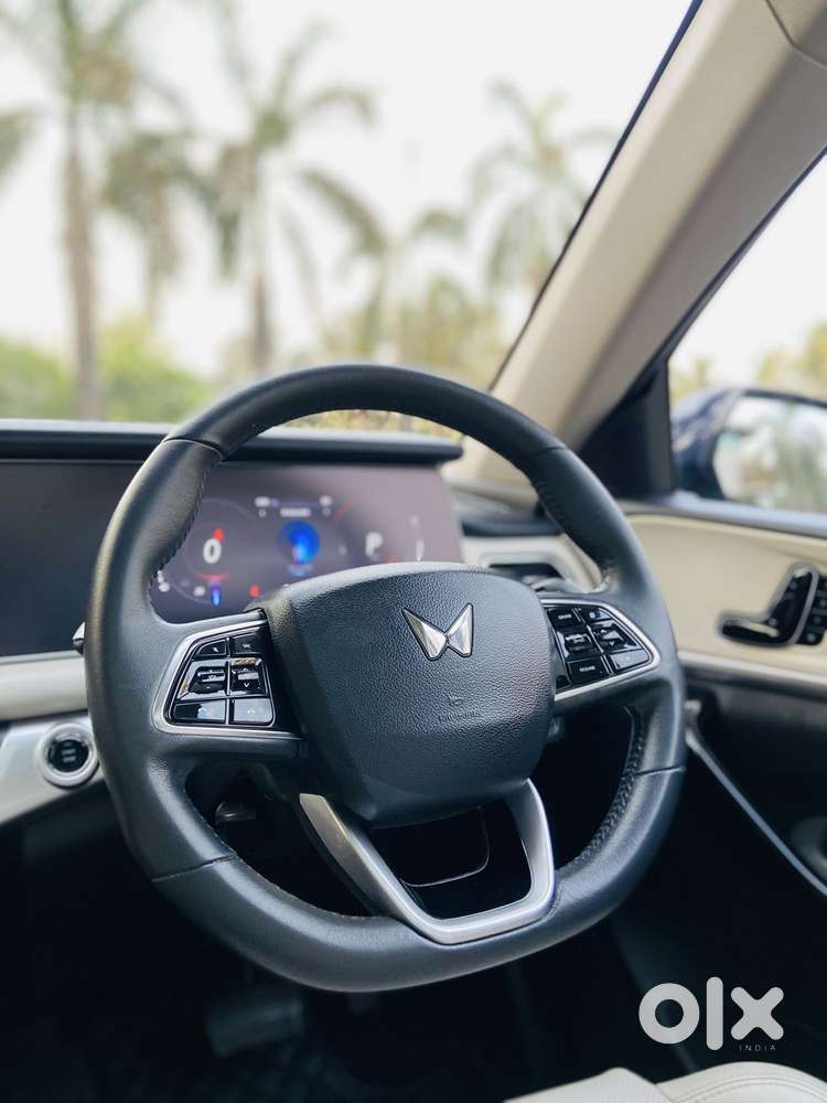 Mahindra Xuv700 2.2 Ax 7 Diesel At Str Awd, 2022, Diesel