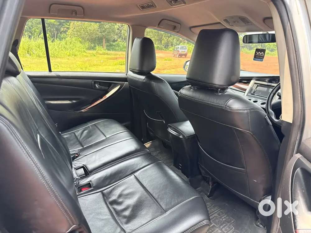 Toyota Innova Crysta 2.8g 2016 8 Seater Automatic