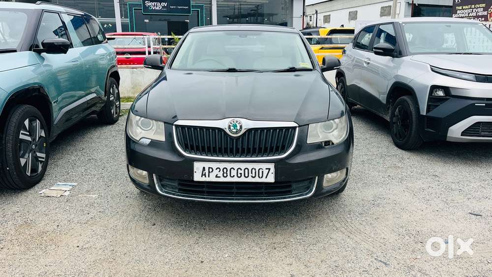 Skoda Superb Petrol 2011