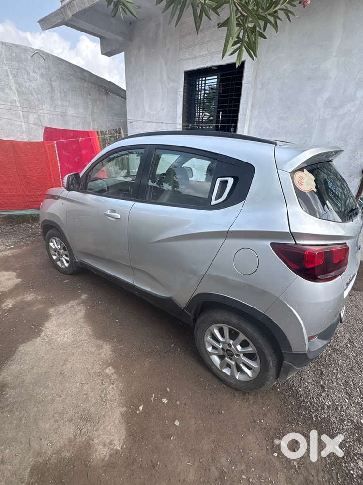 Mahindra Kuv 100