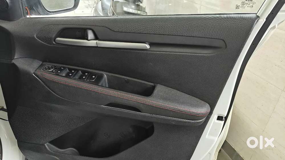Htk + Turbo 1.0 Imt ( Sunroof )  Brand New Condition