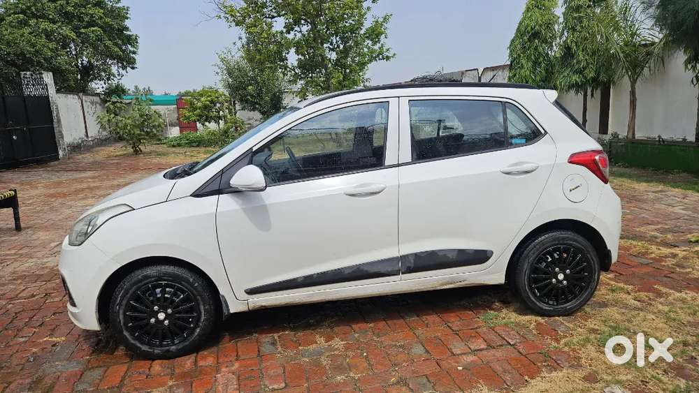 Hyundai Grand I10 2015 Petrol 142000 Km Driven