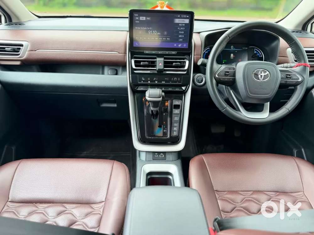 Toyota Innova Hycross 2.0 Vx (o) Hybrid 7 Str, 2025, Petrol