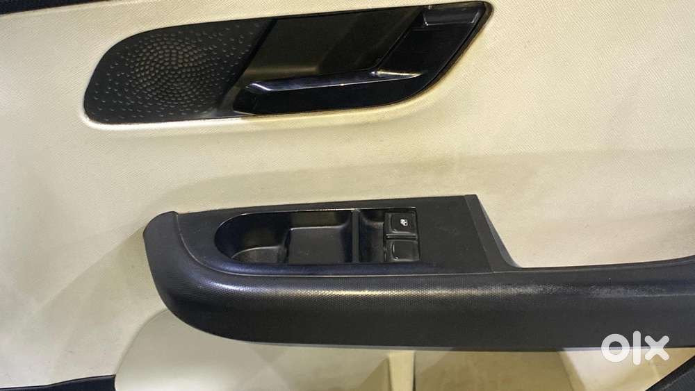 Tata Altroz 1.2 Xe Plus Petrol, 2022, Petrol