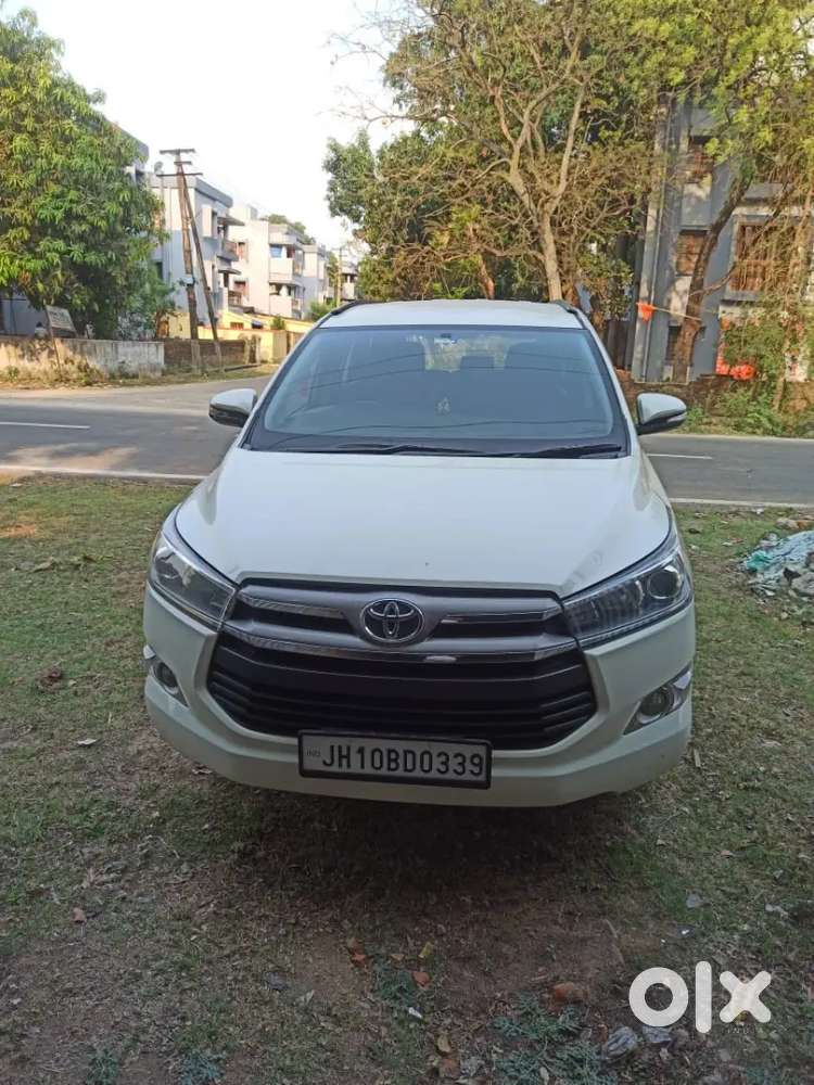 Toyota Innova Crysta 2.4 V Diesel 2017