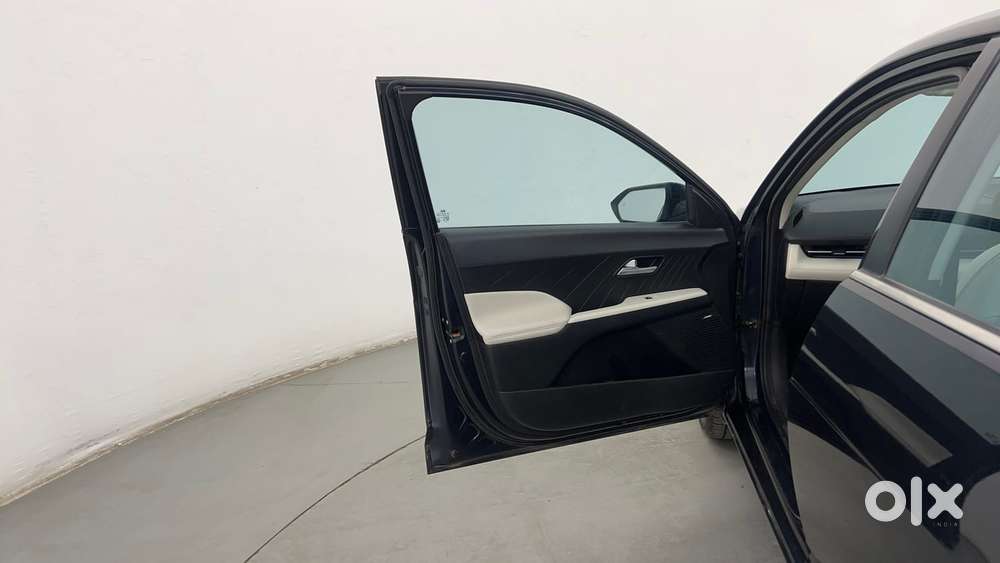 Hyundai Verna 1.5 Sx (o) Vtvt Ivt, 2023, Petrol