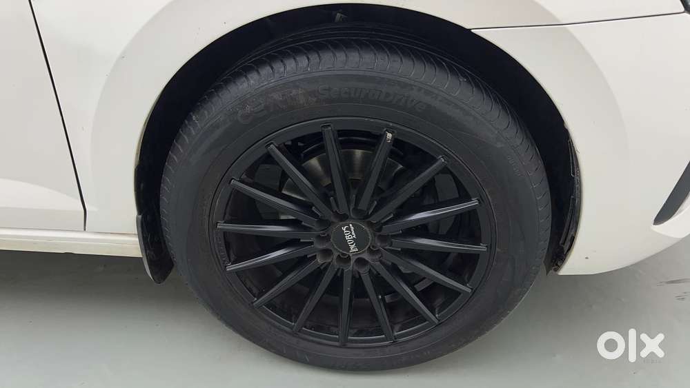 Skoda Slavia Ambition 1.0l Tsi At, 2022, Petrol