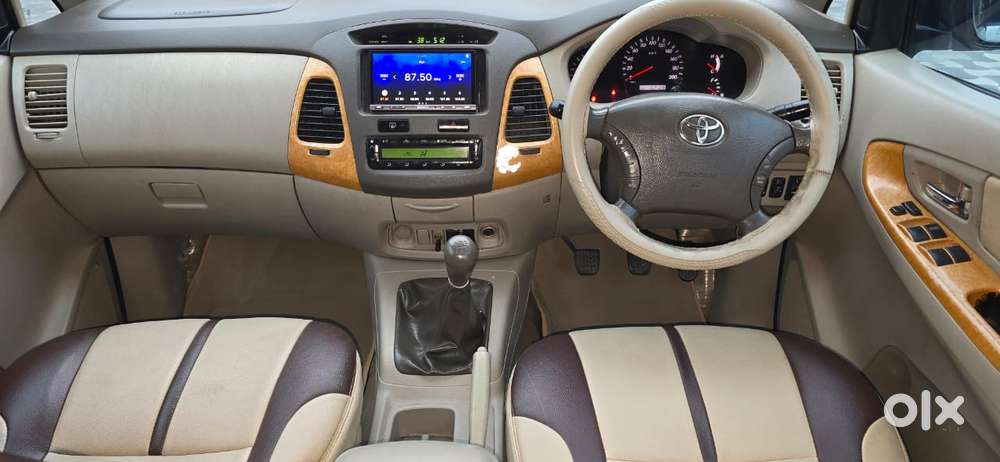 Toyota Innova 2004-2011 2.5 V Diesel 8-seater, 2010, Diesel