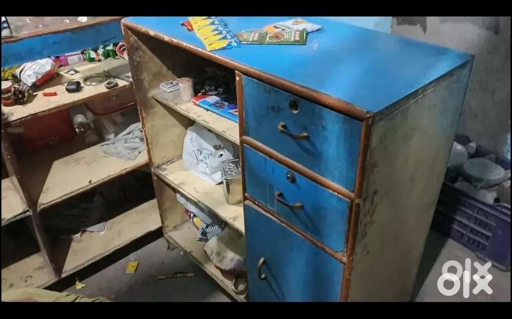 Cash counter and counter