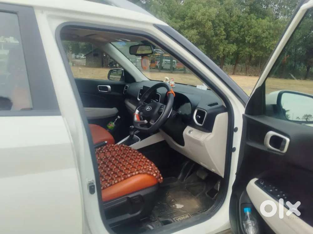 Hyundai Venue 2022 Petrol 4600 Km Driven