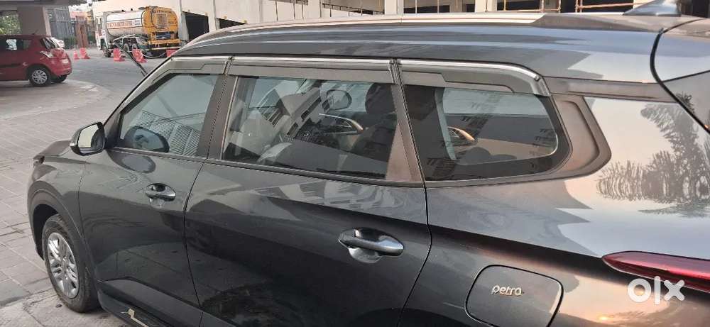 Kia Carens 2023 Petrol Well Maintained