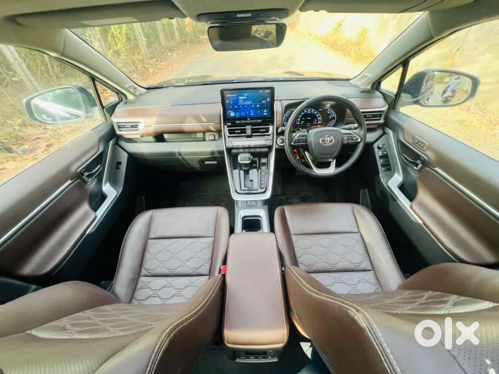 Toyota Innova Hycross 2.0 Zx Hybrid 7 Str, 2025, Petrol