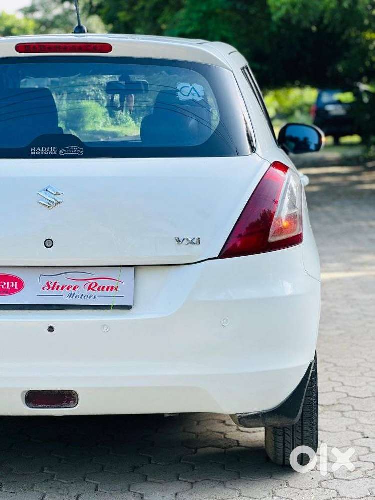 Maruti Suzuki Swift Vxi + Manual, 2012, Petrol