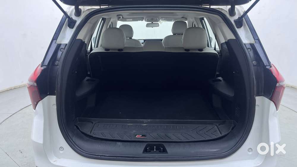 Mahindra Xuv700 2.2 Ax 5 Diesel At Str, 2021, Diesel