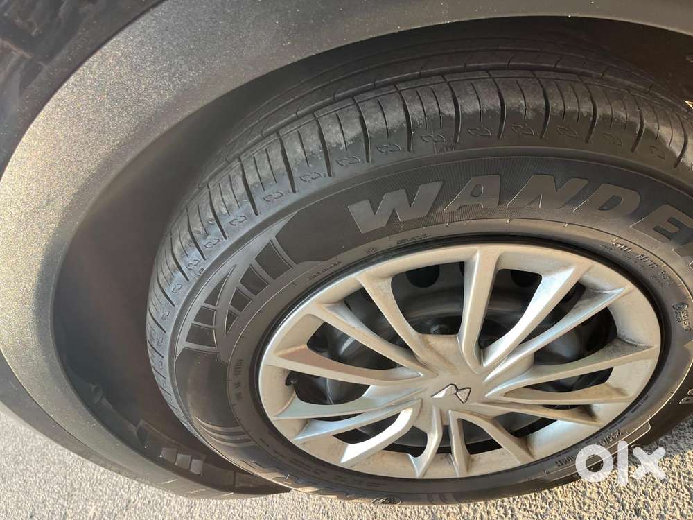 Mahindra Xuv700 Ax 3 Diesel Mt 7 Str (e), 2025, Diesel