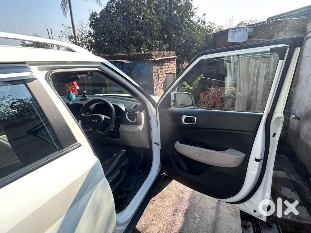 Hyundai Venue 2022 Petrol 30000 Km Driven