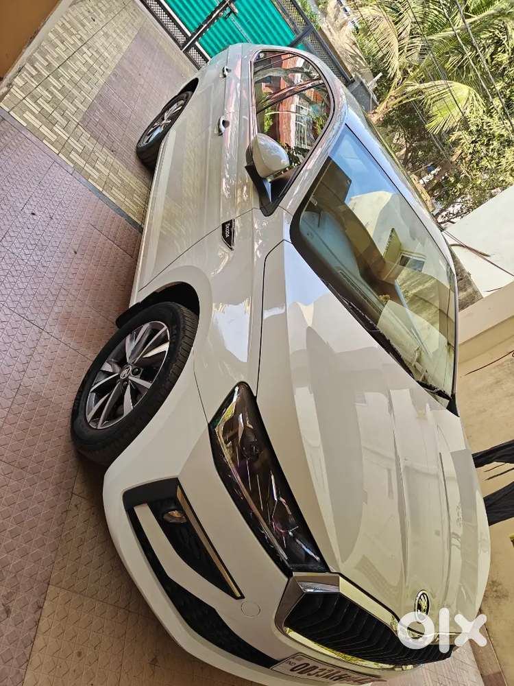 Skoda Slavia Style 1.0l Petrol Mt 2023 With Sunroof