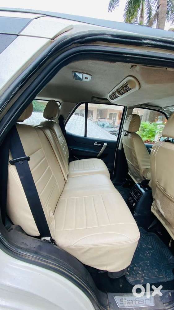 Tata Safari Storme 2015