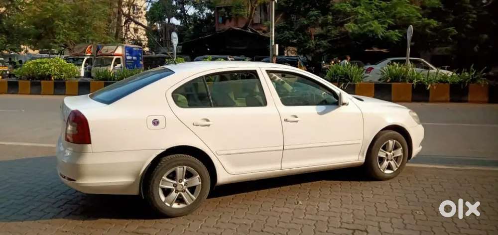 Skoda Laura 2010 Argent Sell