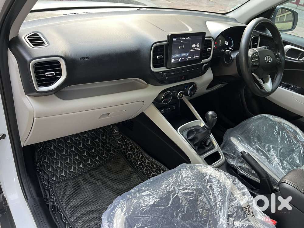 Hyundai Venue S 1.2 Petrol, 2022, Petrol