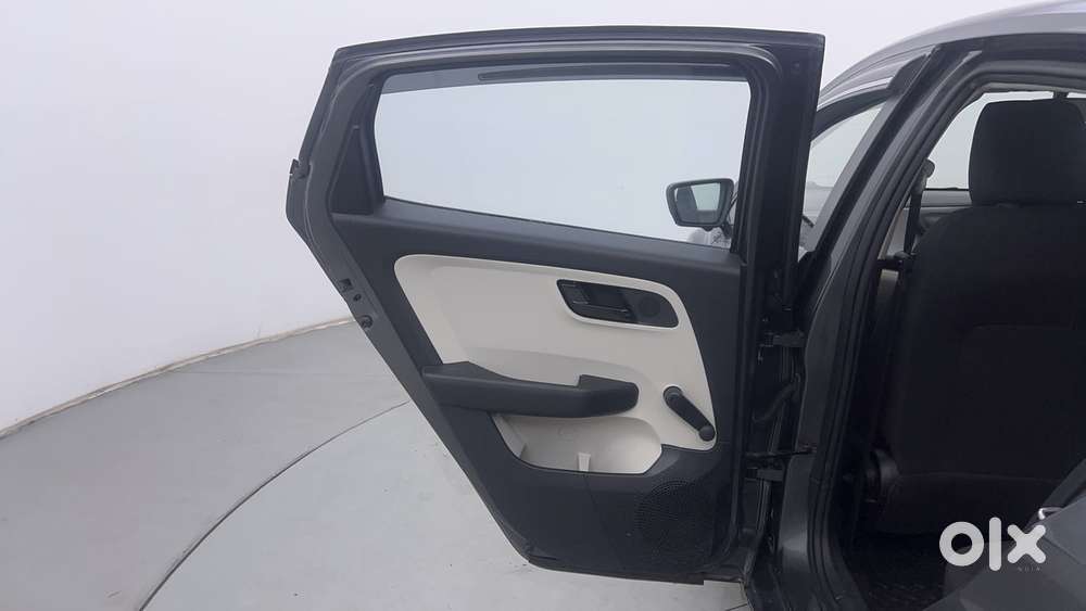 Tata Altroz 1.2 Xe Plus Petrol, 2022, Petrol