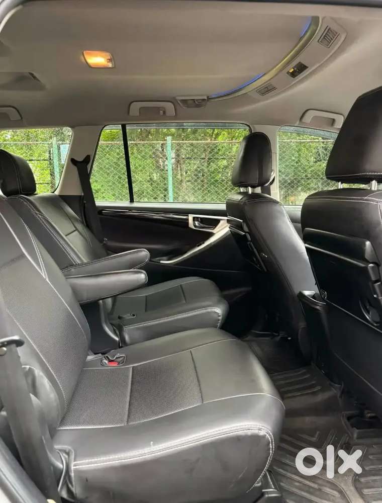 Tayota Innova Crysta 2.4 V