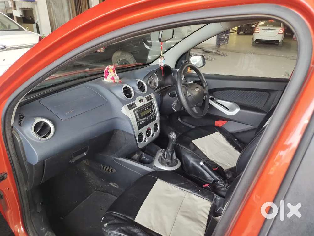 Ford Figo Petrol Titanium 2014