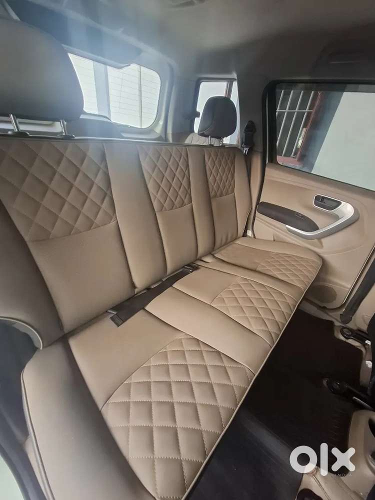 Suv 7 Seater 
Mahindra Tuv T10