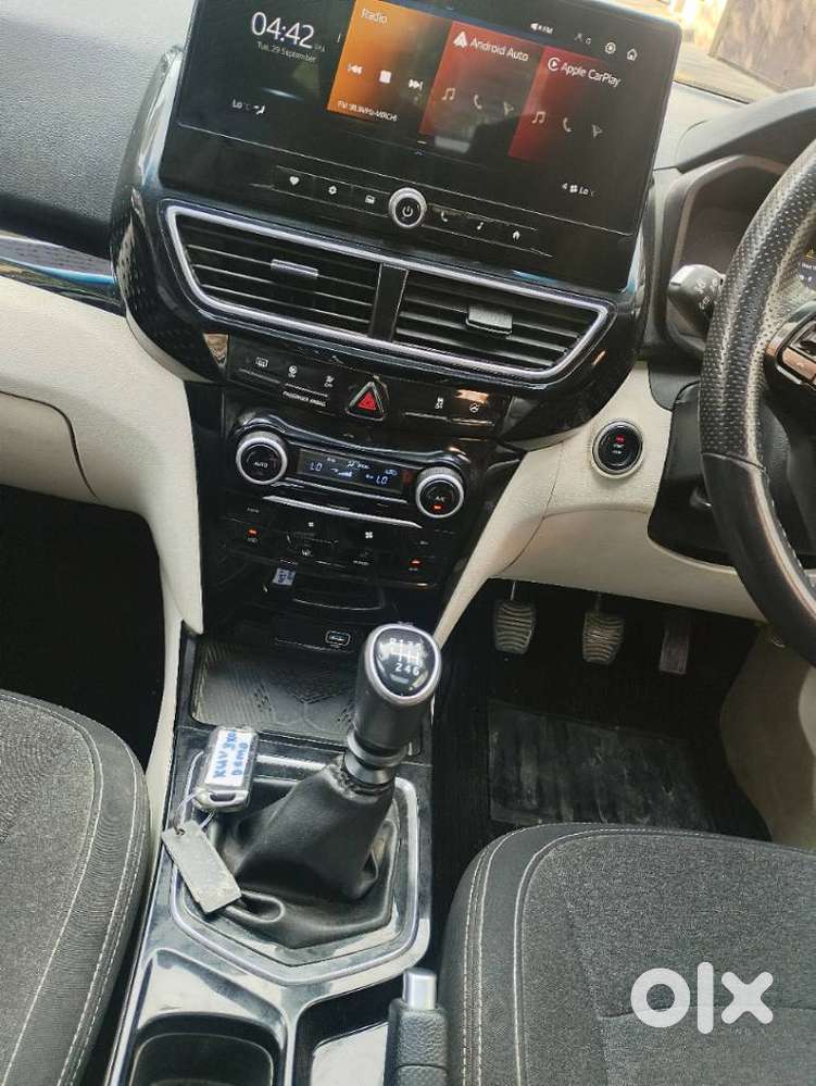 Mahindra Xuv 3xo Ax5 Pm Mt, 2024, Petrol