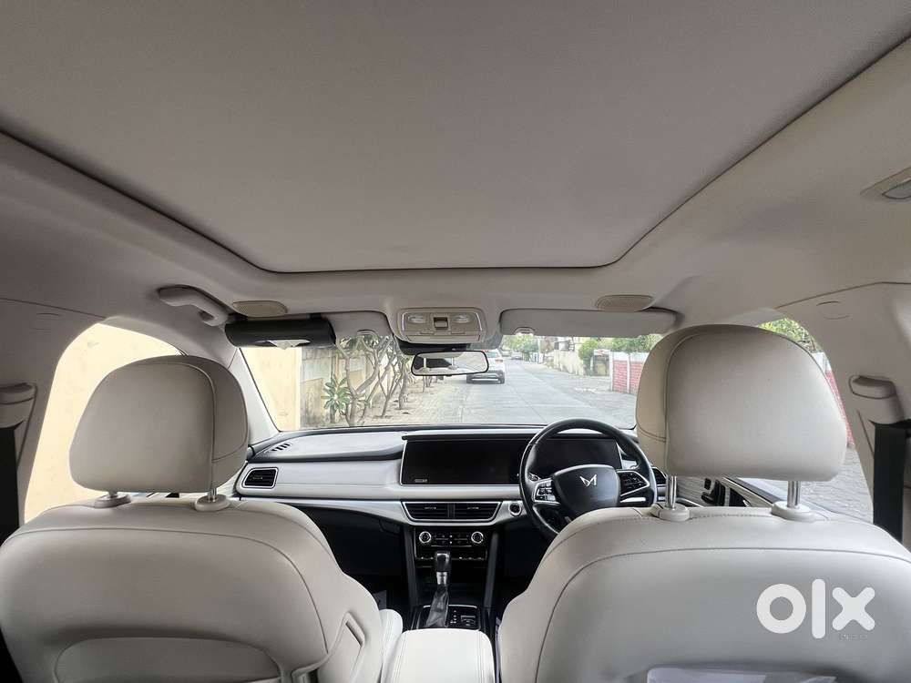 Mahindra Xuv700 2.2 Ax 7 Diesel At Luxury Pack Str Awd, 2022, Diesel