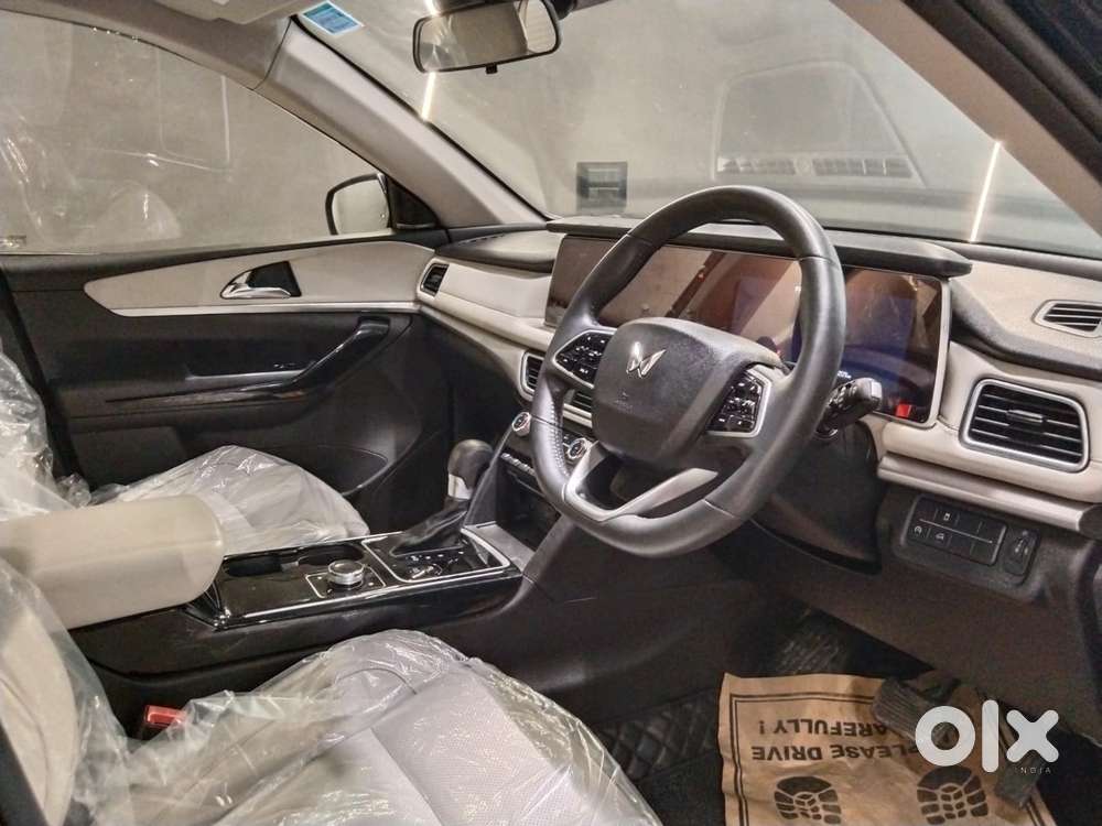 Mahindra Xuv700 2.0 Ax 7 Petrol At Luxury Pack Str, 2023, Petrol