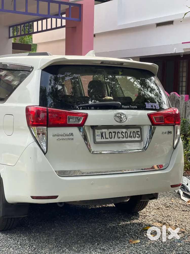 Innova Crysta 2.4 V 7 Seater