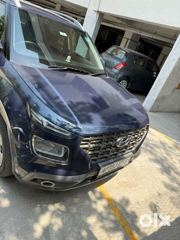 Hyundai Venue 2021 Petrol 59600 Km Driven