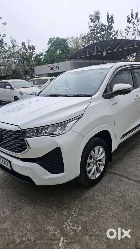 Toyota Innova Hycross 2023 Petrol 42500 Km Driven