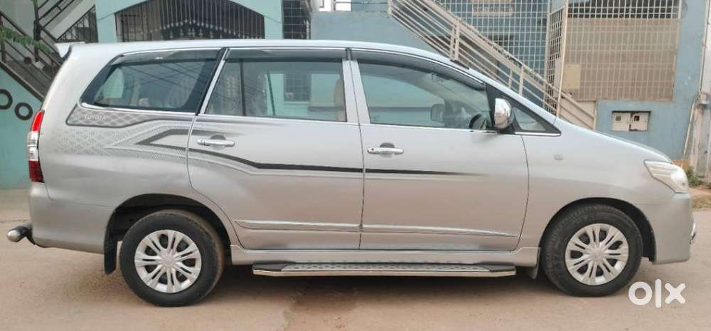 Toyota Innova 2.5 G (diesel) 8 Seater Bs Iv, 2015, Diesel