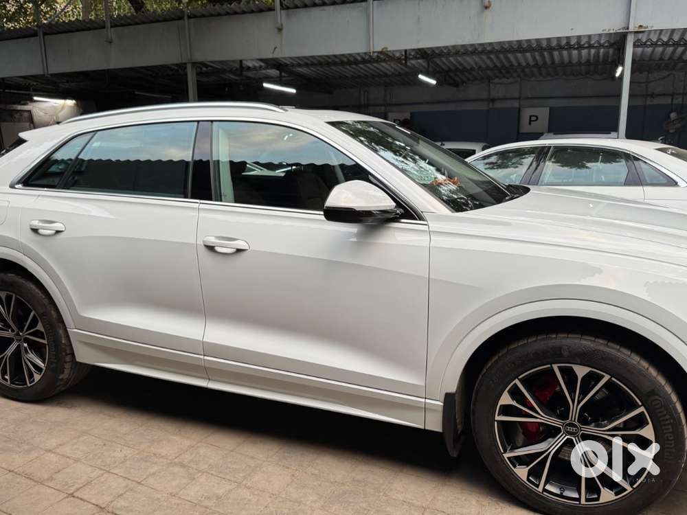 Audi Q8 Celebration Oct 2022 Edition (white)