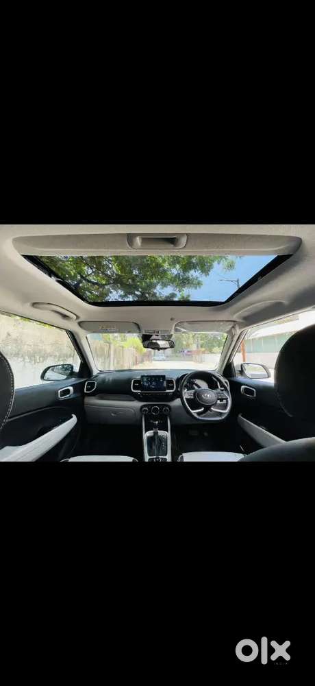 Hyundai Venue 2024 Petrol Well Maintained