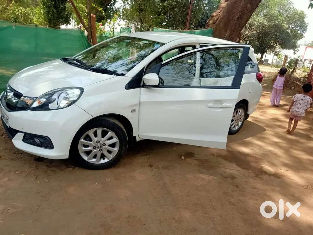 Honda Mobilio Top V Model